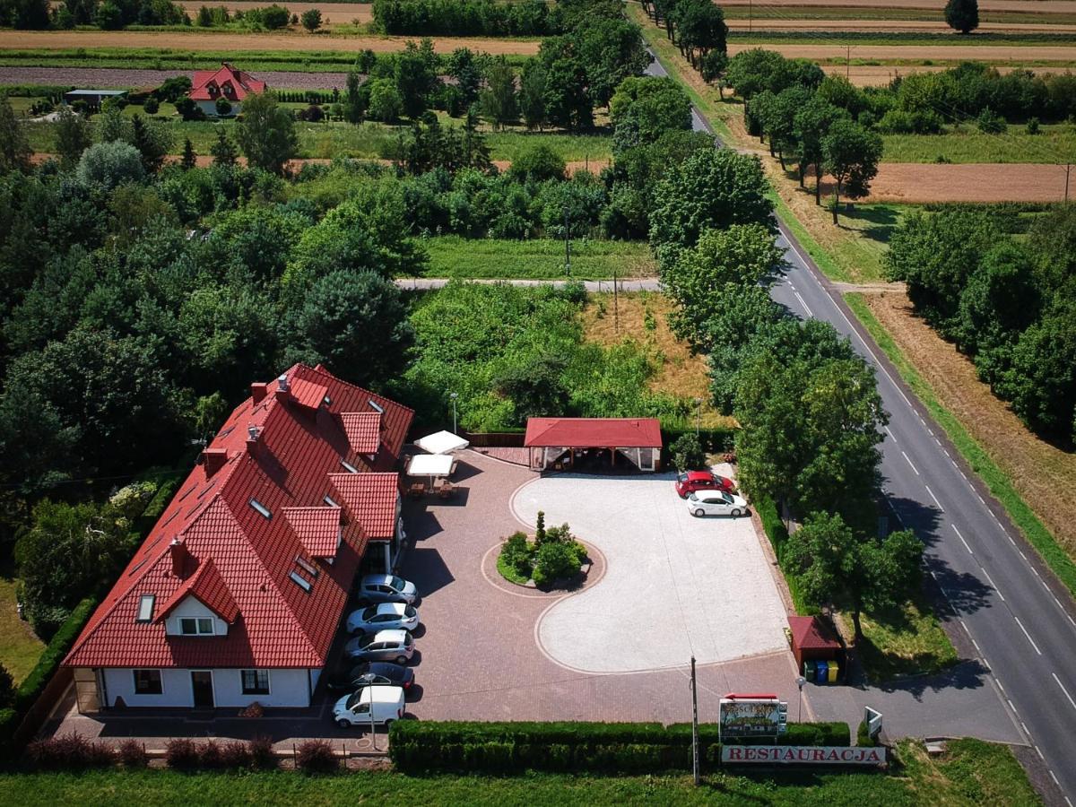 Отель Gosciniec Nad Narwia - Airport Modlin Kikoly Экстерьер фото
